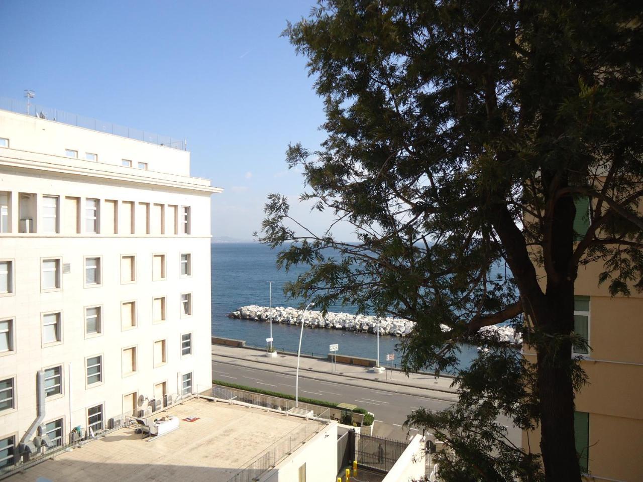 Yourelais Pergolesi Napels Buitenkant foto